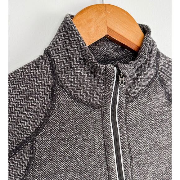 Lululemon Run: U-Turn Pullover Jacket in Herringbone Gray and Black 1/4 Zip - Picture 10 of 11